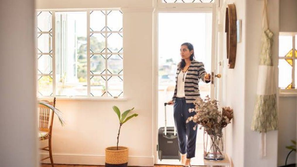 Airbnb Guest Checklist for Minimalist Lodging